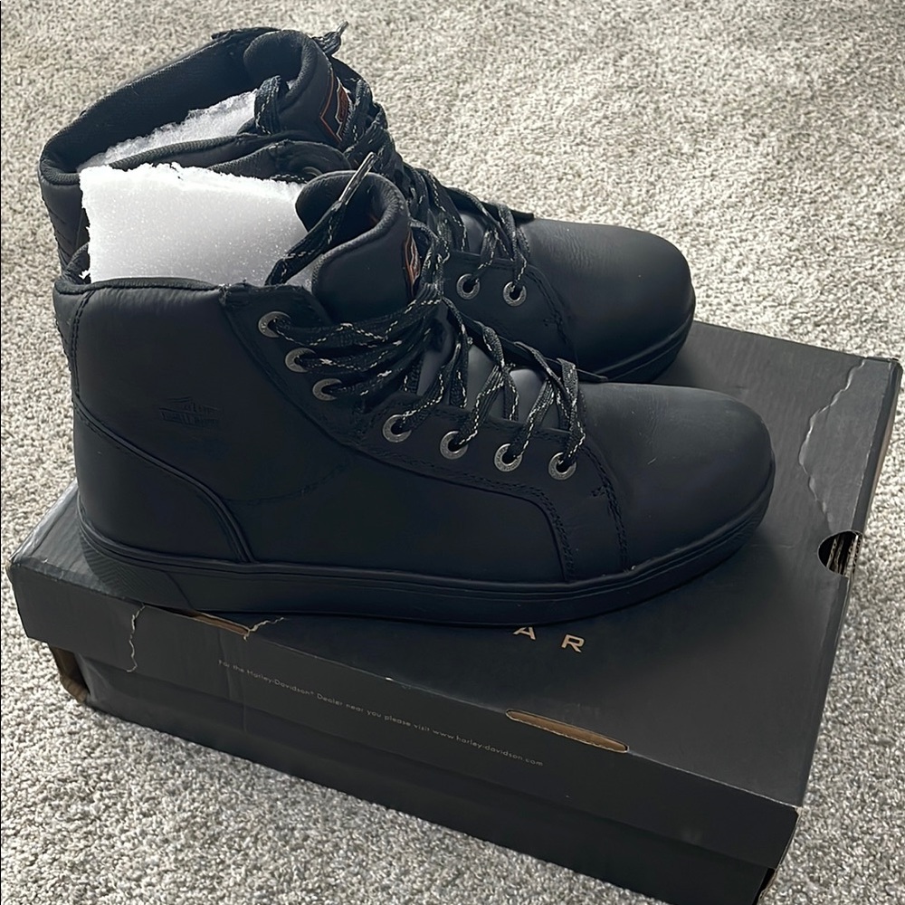 Harley-Davidson Black Leather Boots with Lace-Up Design